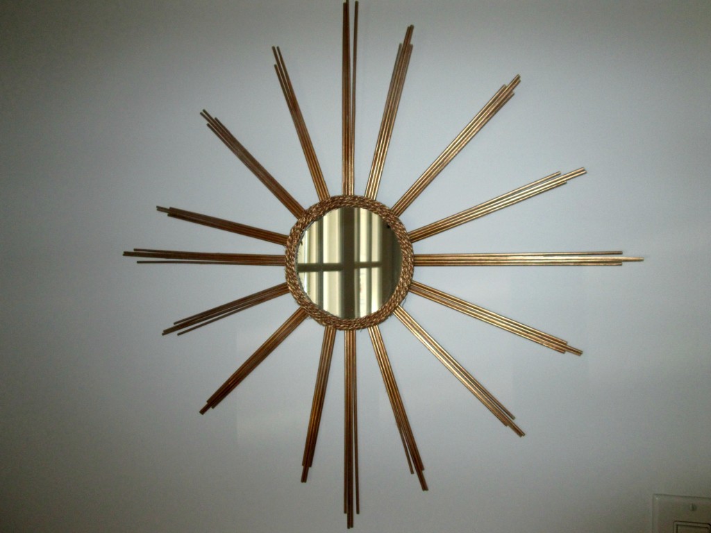 Easy basic DIY sunburst mirror