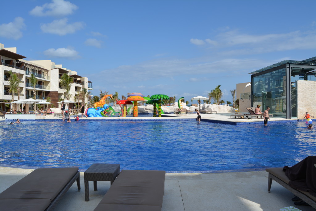 Royalton Riviera Cancun pool