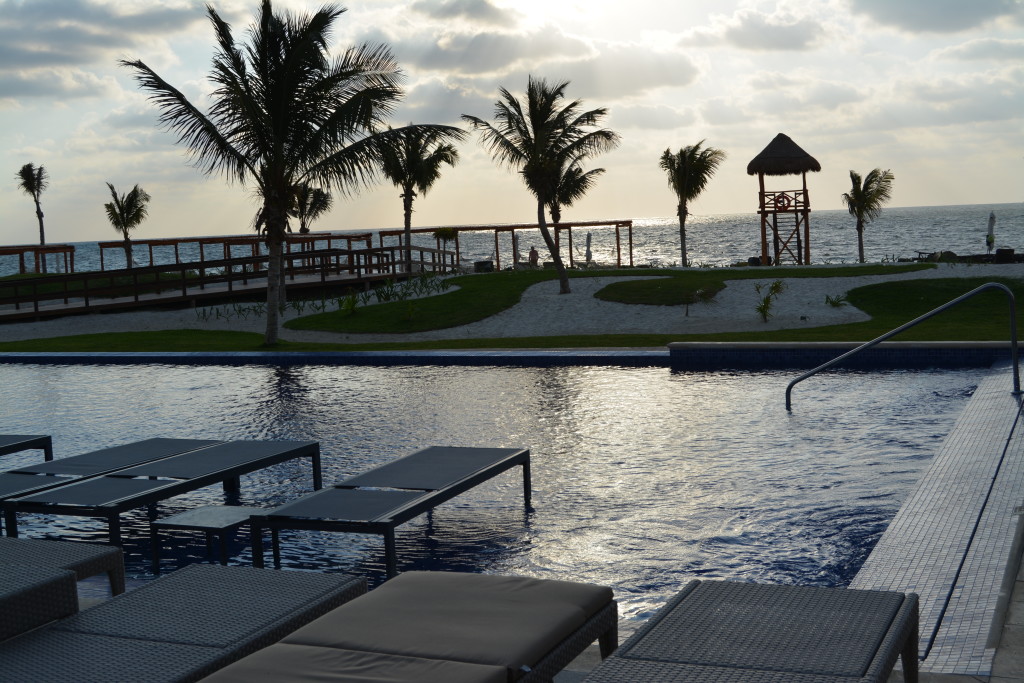 Royalton Riviera Cancun pool b