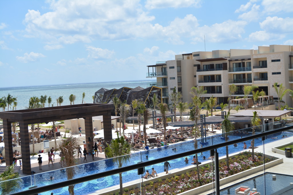 Royalton Riviera Cancun pool-oceanview from lobby